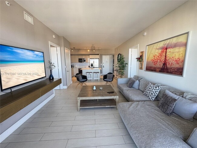 Building Photo - 2600 E Hallandale Beach Blvd