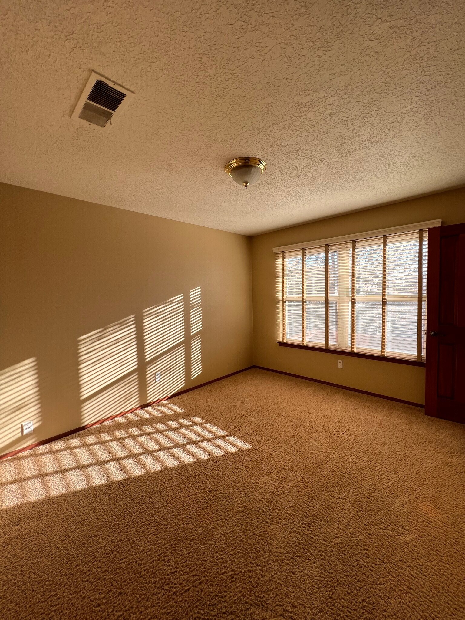 Building Photo - 13200 Bighorn Rd NE