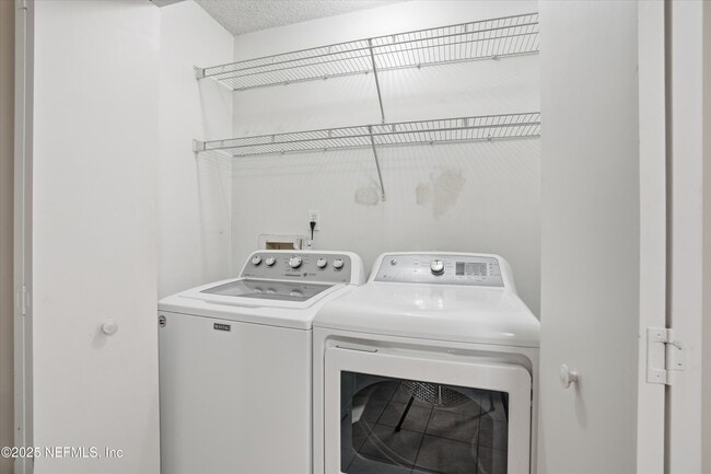 Building Photo - 4088 Laurelwood Dr