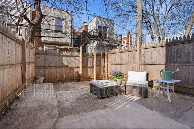 Building Photo - 1916 S Salford St