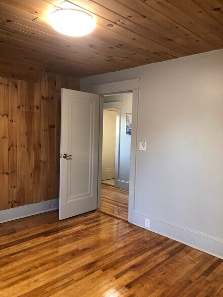 Building Photo - 61 Hadwen Rd