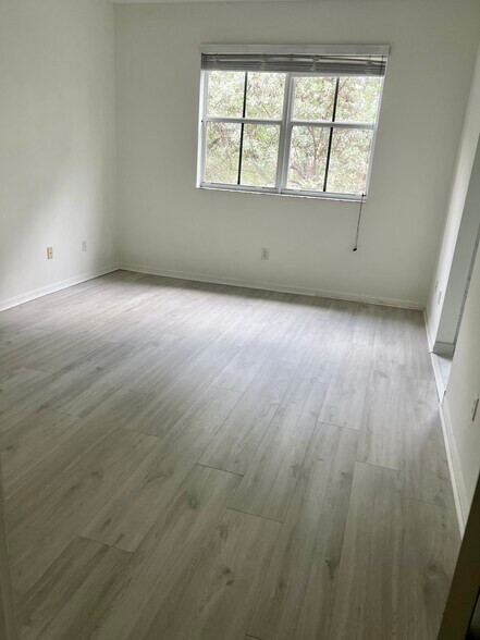 Building Photo - 4950 White Mangrove Way E