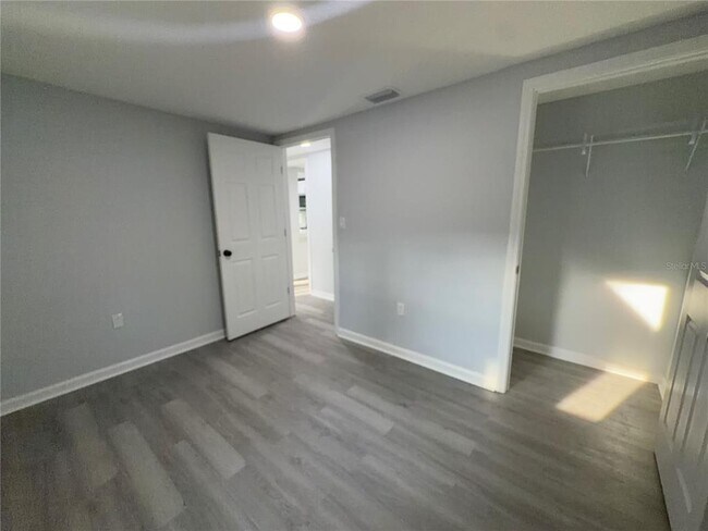 Building Photo - 407 NE 19th Dr