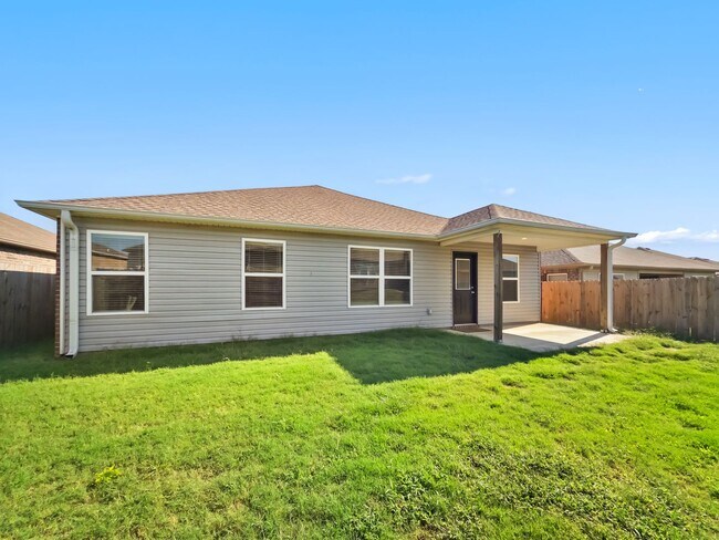 Building Photo - New 4-Bedroom Home for Rent with Granite C...