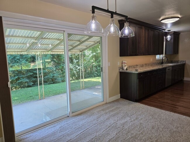 Building Photo - Beautiful Single Story Home