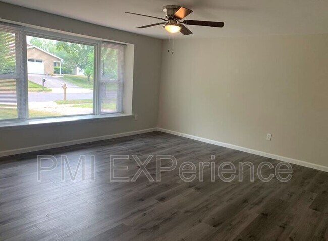 Building Photo - 5600 Daniel Cir