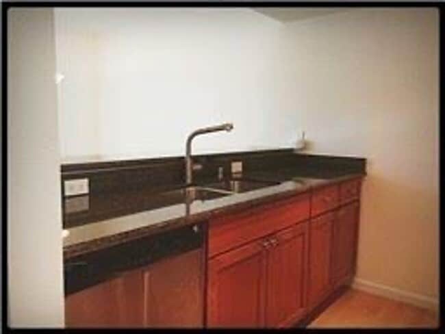 Building Photo - Quiet ground floor unit with access to lar...