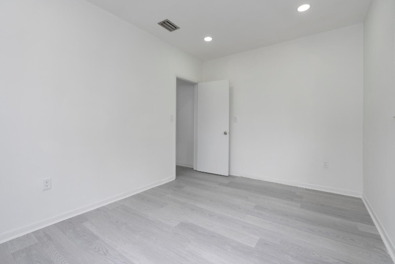 Building Photo - 511 NW 59th Ave