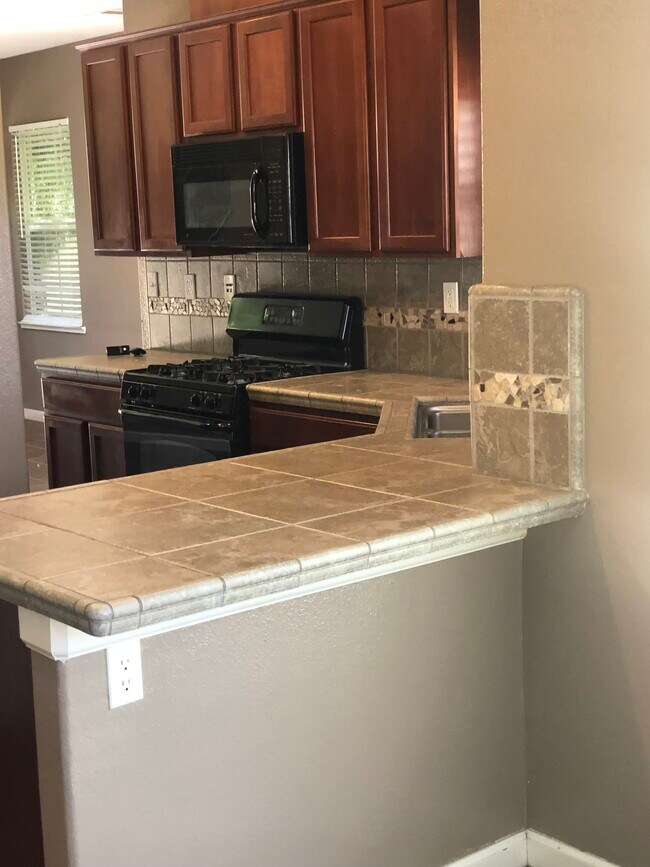 Building Photo - 10640 Siskiyou Ln