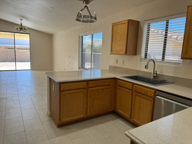 Building Photo - 8628 Esselmont Dr E