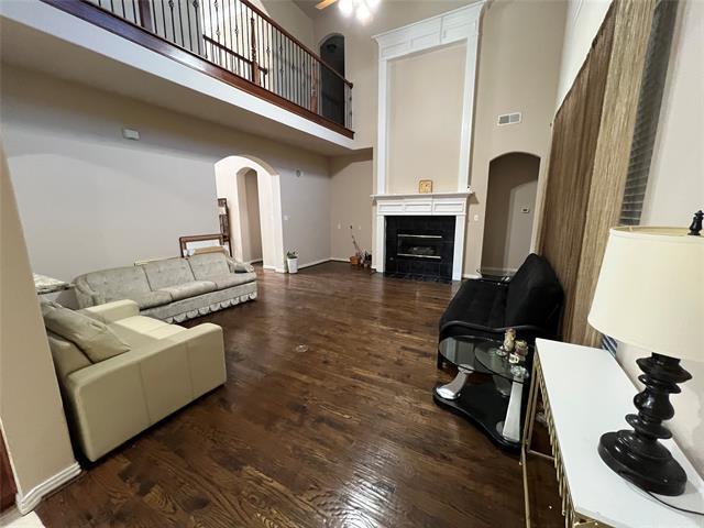 Building Photo - 1803 E Branch Hollow Dr