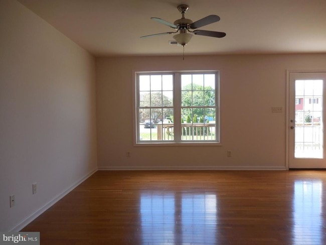 Building Photo - 97 Meadowcreek Dr S