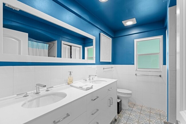 Building Photo - 200 Ellamar Rd