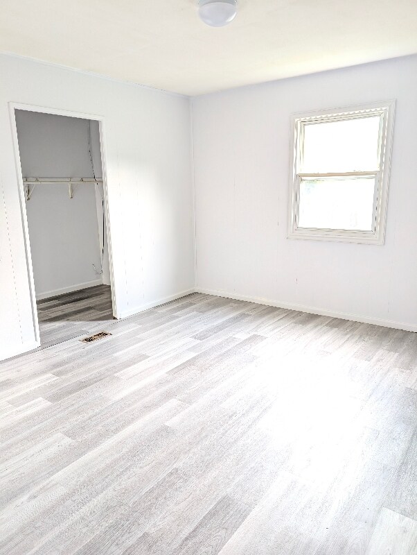 Building Photo - 2556 Niagara St