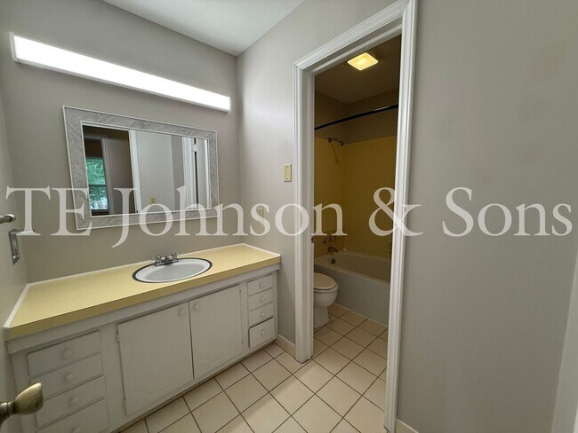 Building Photo - 2722 Winslow Ln