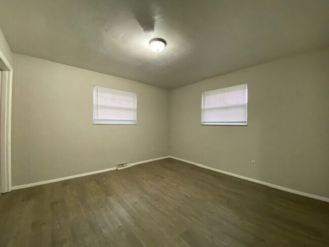 Building Photo - 425-453 Ogden Road