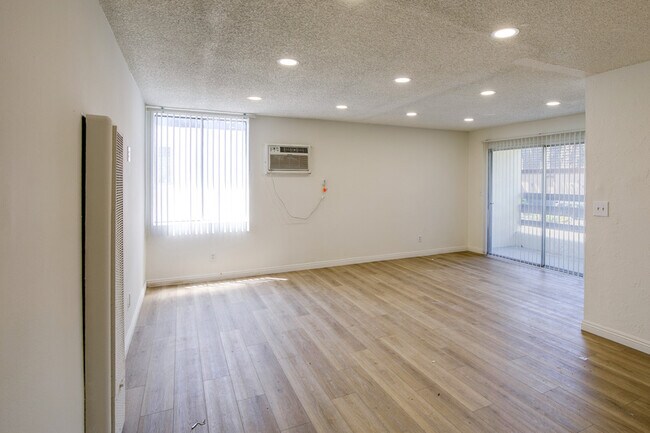 Building Photo - 5452 Corteen Pl