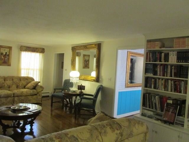 Building Photo - 545 Simsbury Rd