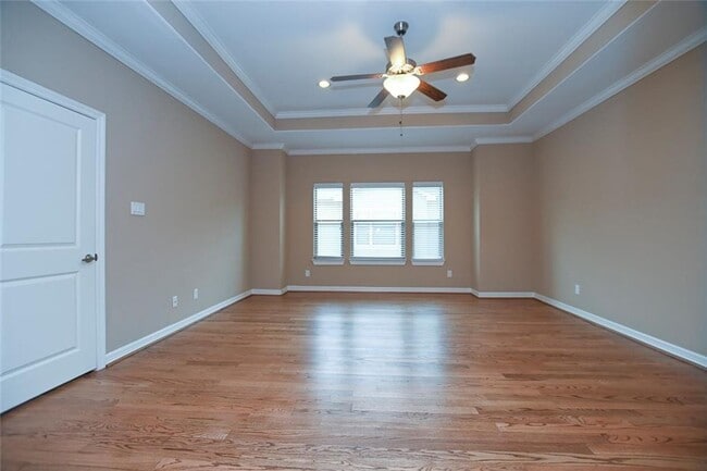 Building Photo - Gorgeous Contemporary Three Bedroom!