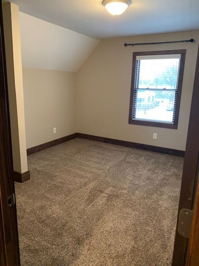 Building Photo - Three Bedroom Home Located in Zeeland