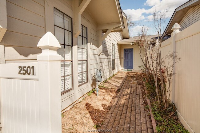 Building Photo - 2501 Longmire Dr