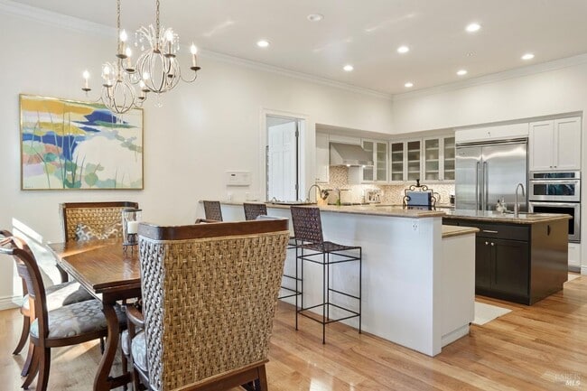 Building Photo - 10 Idlewood Rd