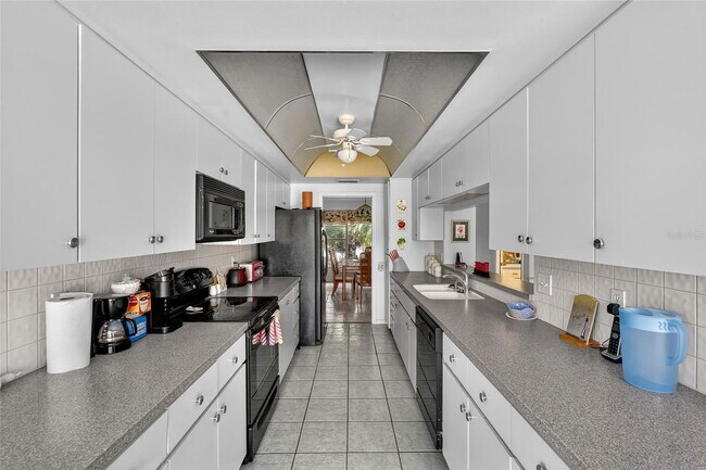 Building Photo - 2824 Summervale Dr