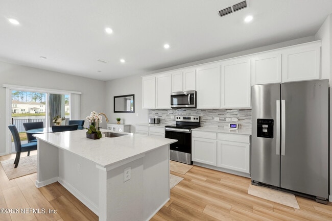 Building Photo - 14742 Cashew Ave