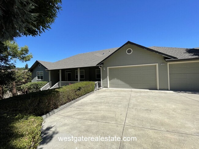 Building Photo - 786 El Paseo Dr