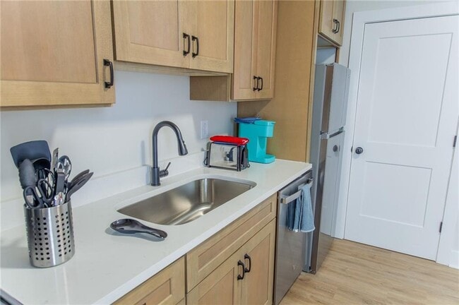 Building Photo - 504 Boulevard NE