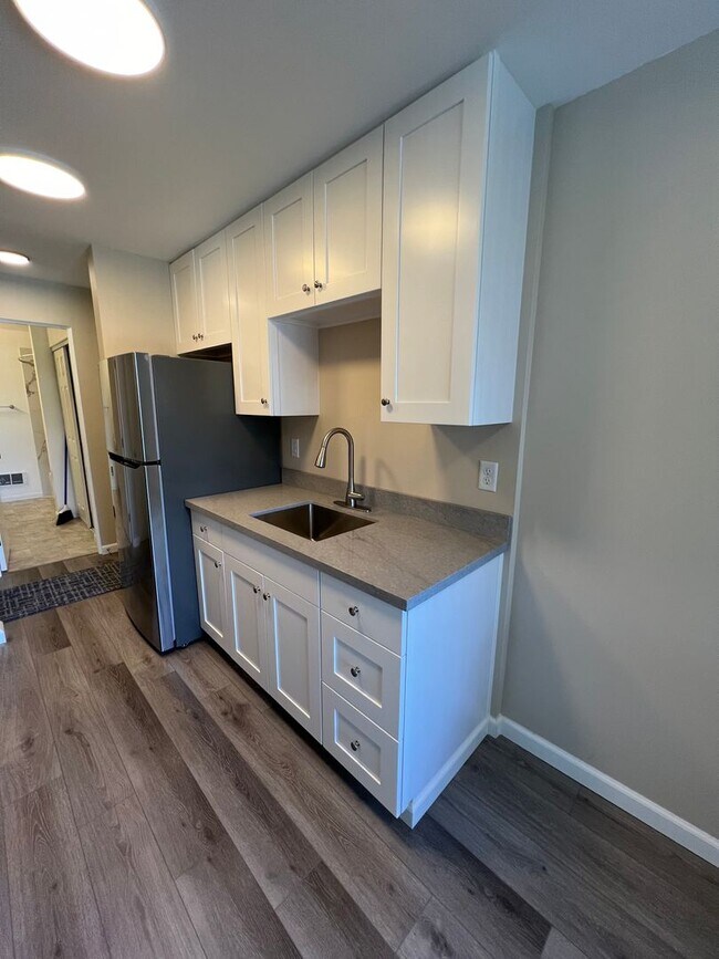 Building Photo - Newly Renovated 1-Bedroom Apartment in the Heart of Everett