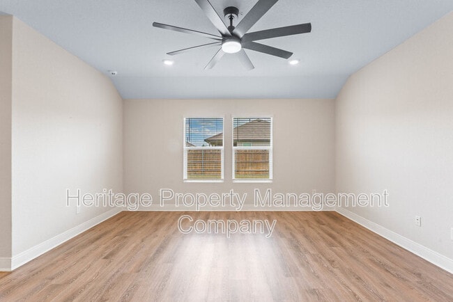 Building Photo - 1428 Redwood Crk