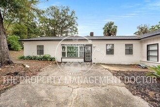 Building Photo - Rare Find! Spacious 2/1 Home on Huge Lot - Perfect for Work Vehicles, Boats & Pets