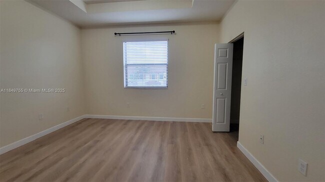 Building Photo - 3223 SE 4th Ct