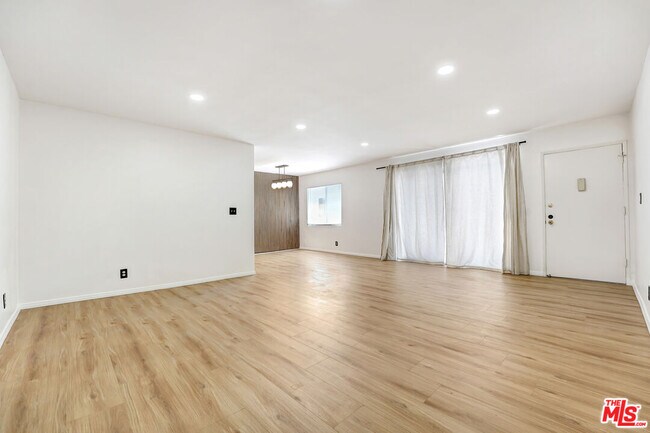 Building Photo - 1044 9th St
