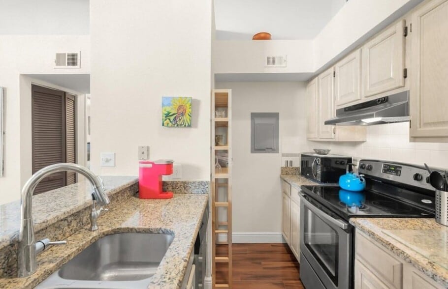 Building Photo - 1760 Palm Cove Blvd