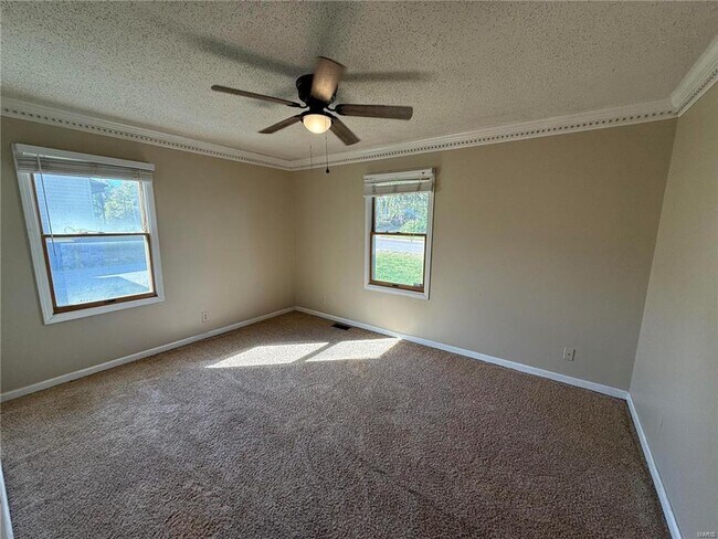 Building Photo - Discover this beautifully refreshed 2-bed, 2-bath gem in St. Ann!