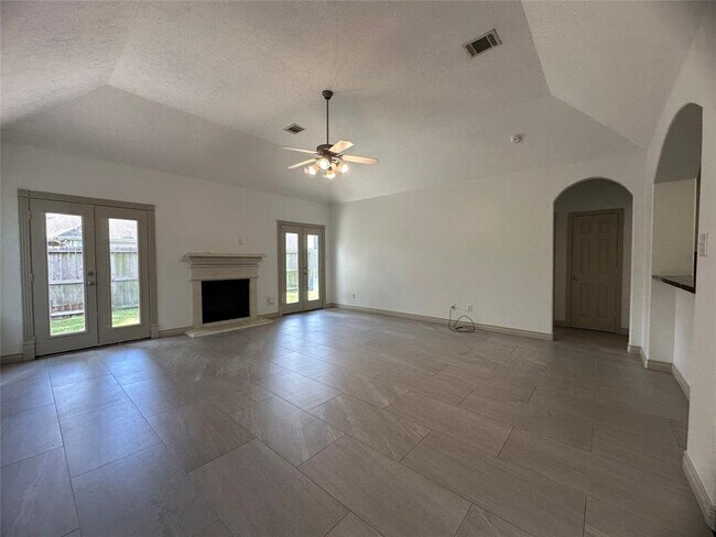 Building Photo - 2027 Marchwood Manor Dr
