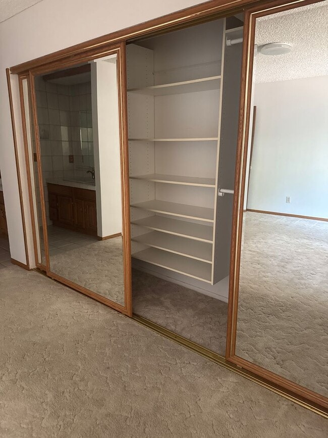 Building Photo - 4 bed, 2 bath, 2 car garage . Boulder City RV parking