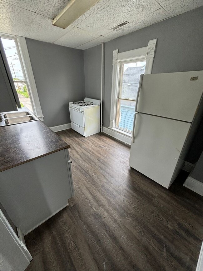 Building Photo - 514 S 5th St