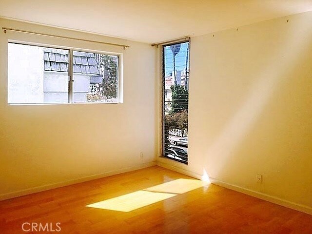 Building Photo - 1033 3rd St
