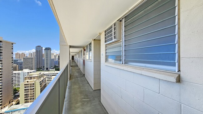 Building Photo - 2211 Ala Wai Blvd