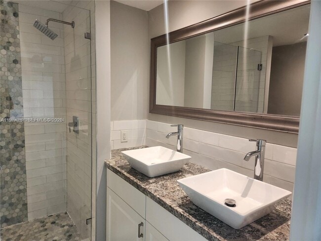 Building Photo - 107 18th Ave S