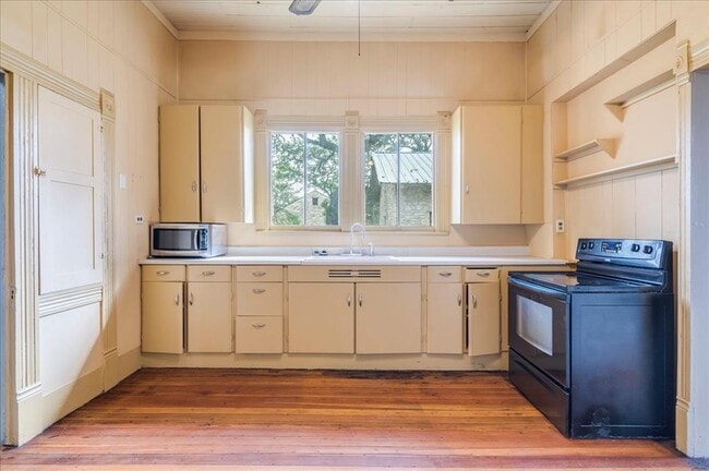 Building Photo - 6400 Cypress Rd