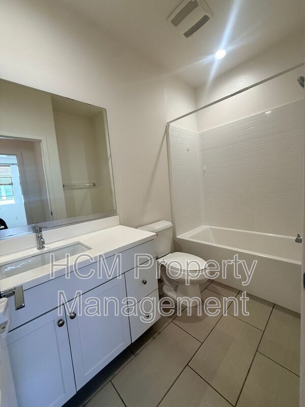 Building Photo - 412 El Paseo