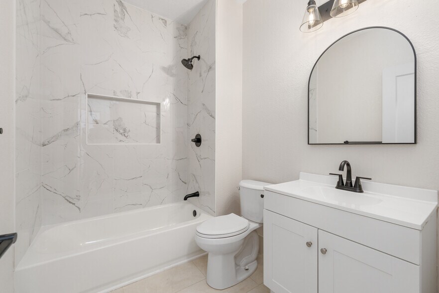 Building Photo - 156 S Estelle St