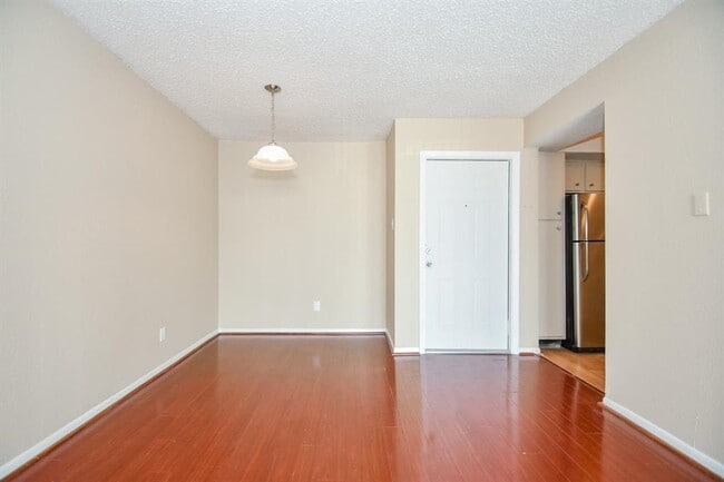 Building Photo - 2832 S Bartell Dr