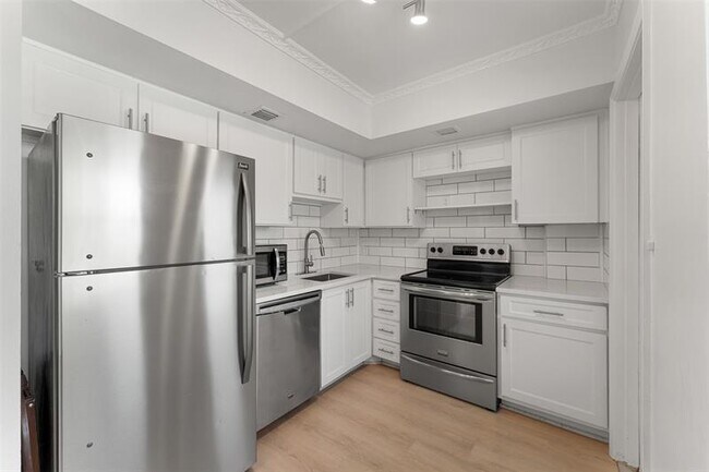 Building Photo - 2650 S Course Dr