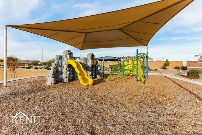 Building Photo - 35621 W San Capistrano Ave