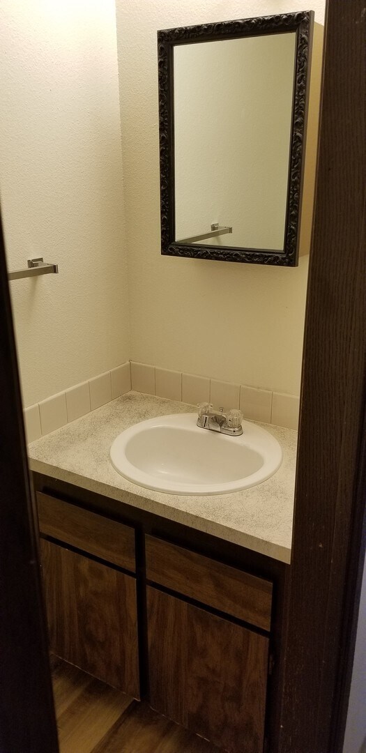 Building Photo - 757